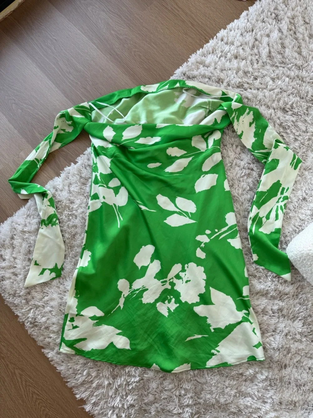 Aakaa Vibrant Green & White Floral Print Dress - Picture 2 of 3